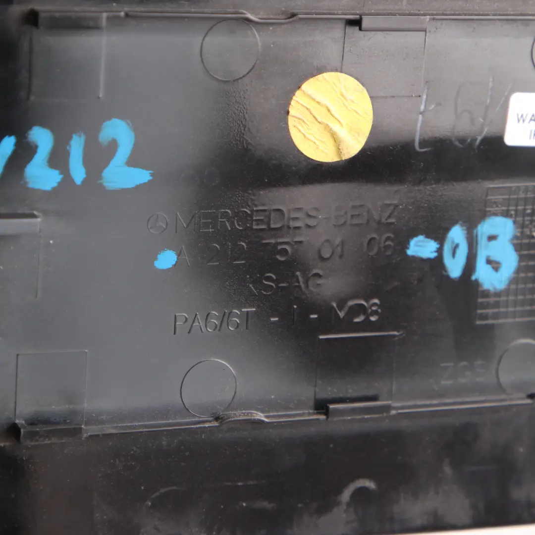 Mercedes W212 Pokrywa Klapki Wlewu Paliwa Obsydian Czarny 197 - SKU A2127570106-OB - Numer Części A2127570106
