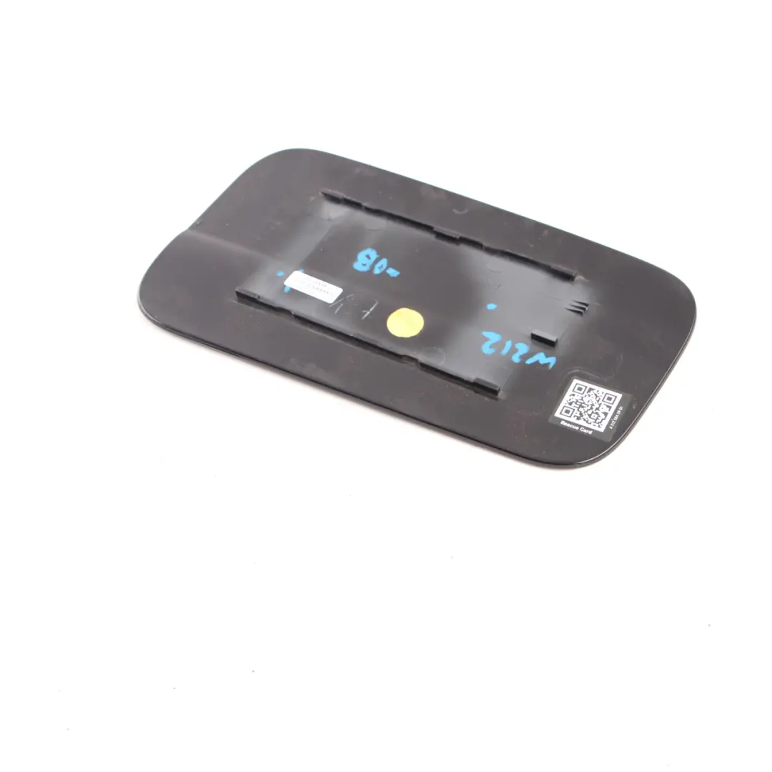 Kraftstoff Klappen Filler Flap Obsidian Schwarz 197 für Mercedes W212 mit Teilenummer A2127570106 Mercedes W212 Kraftstoff Klappen Filler Flap Obsidian Schwarz 197 - SKU A2127570106-OB - Teilenummer A2127570106
