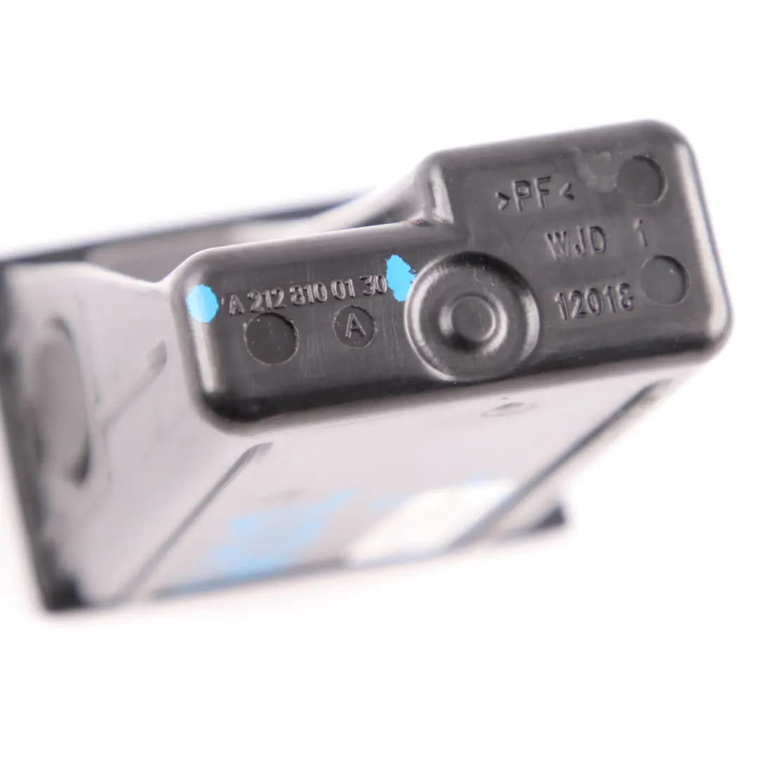 Cendrier Plateau Console Centrale Arrière pour Mercedes W212 à propos du numéro de pièce A2128100130 Mercedes W212 Cendrier Plateau Console Centrale Arrière - SKU A2128100130 - Numéro de pièce A2128100130