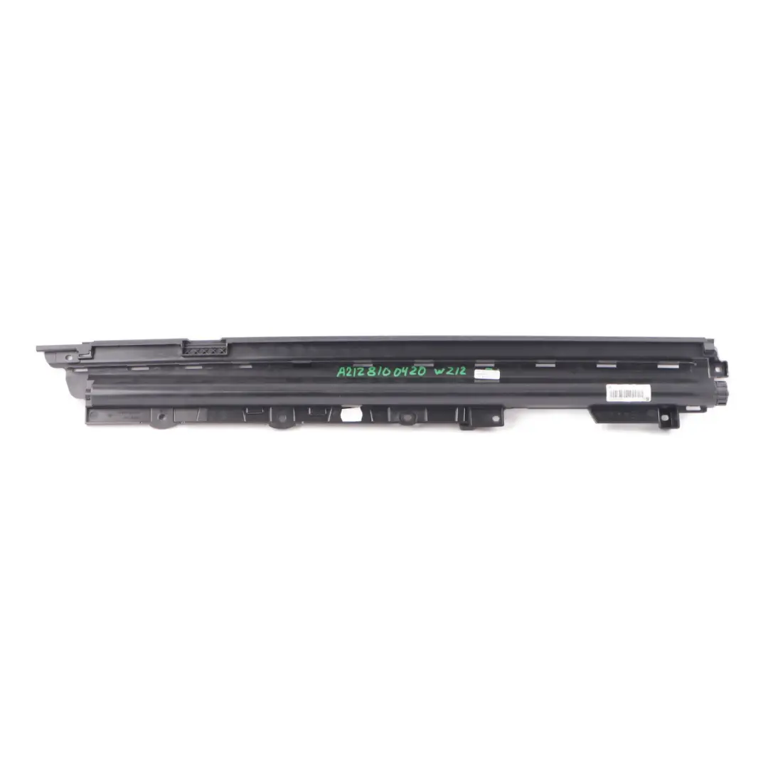 Tendina Parasole Porta Posteriore Destra per Mercedes W212 con numero di parte A2128100420 Mercedes W212 Tendina Parasole Porta Posteriore Destra - SKU A2128100420 - Numero di parte A2128100420