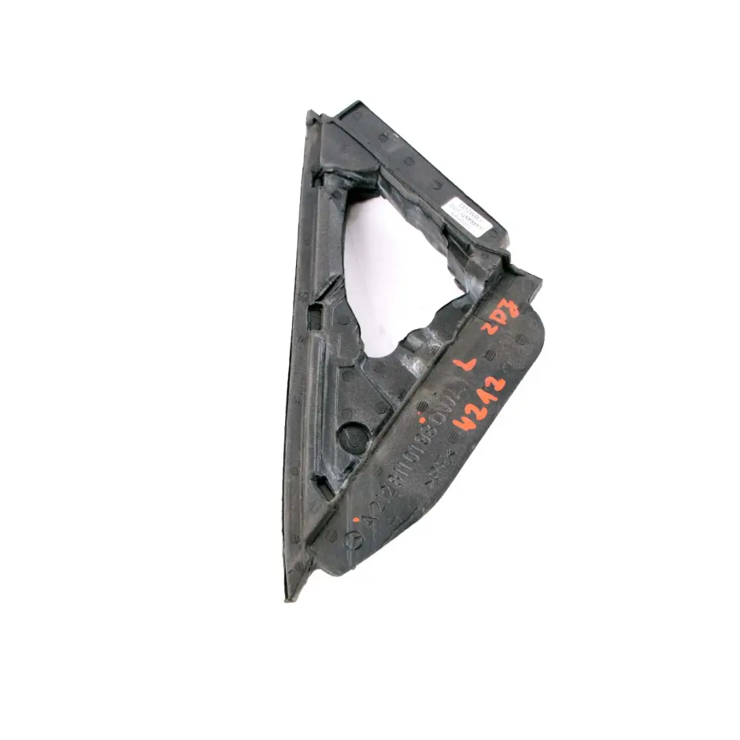 Joint d'isolation Retroviseur d'aile Gauche Triangle pour Mercedes W212 à propos du numéro de pièce A2128110198 Mercedes W212 Joint d'isolation Retroviseur d'aile Gauche Triangle - SKU A2128110198 - Numéro de pièce A2128110198