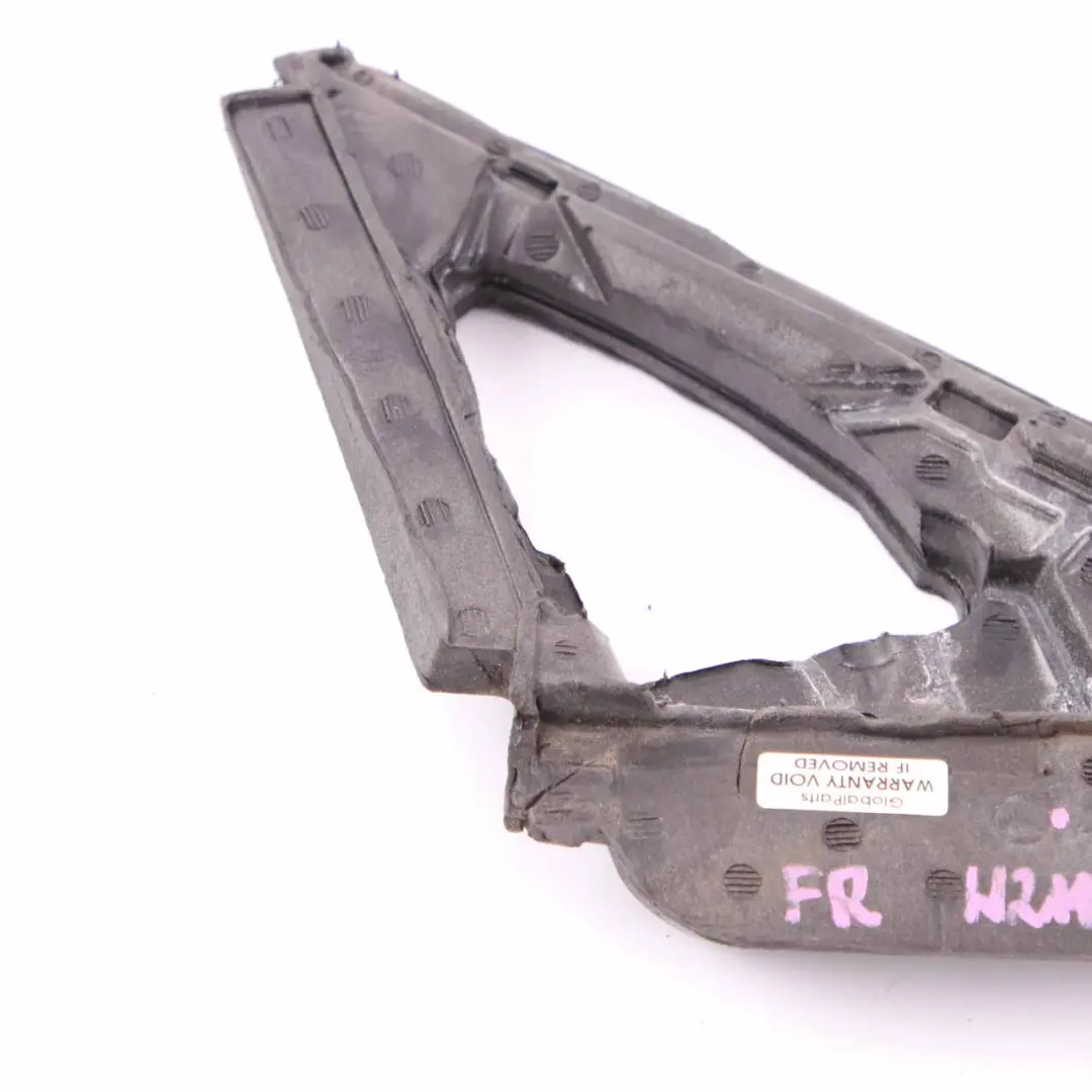 Guarnizione Specchietto Isolante Destro Triangolo per Mercedes W212 con numero di parte A2128110298 Mercedes W212 Guarnizione Specchietto Isolante Destro Triangolo - SKU A2128110298 - Numero di parte A2128110298