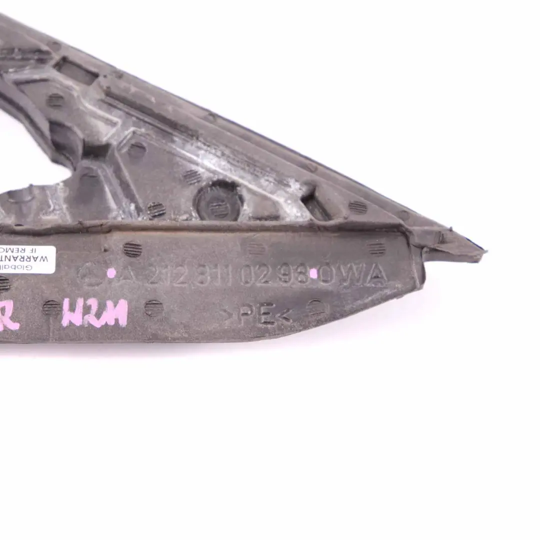 Mercedes W212 Sello Espejo Retrovisor Aislamiento Derecha Triangulo - SKU A2128110298 - Número de pieza A2128110298