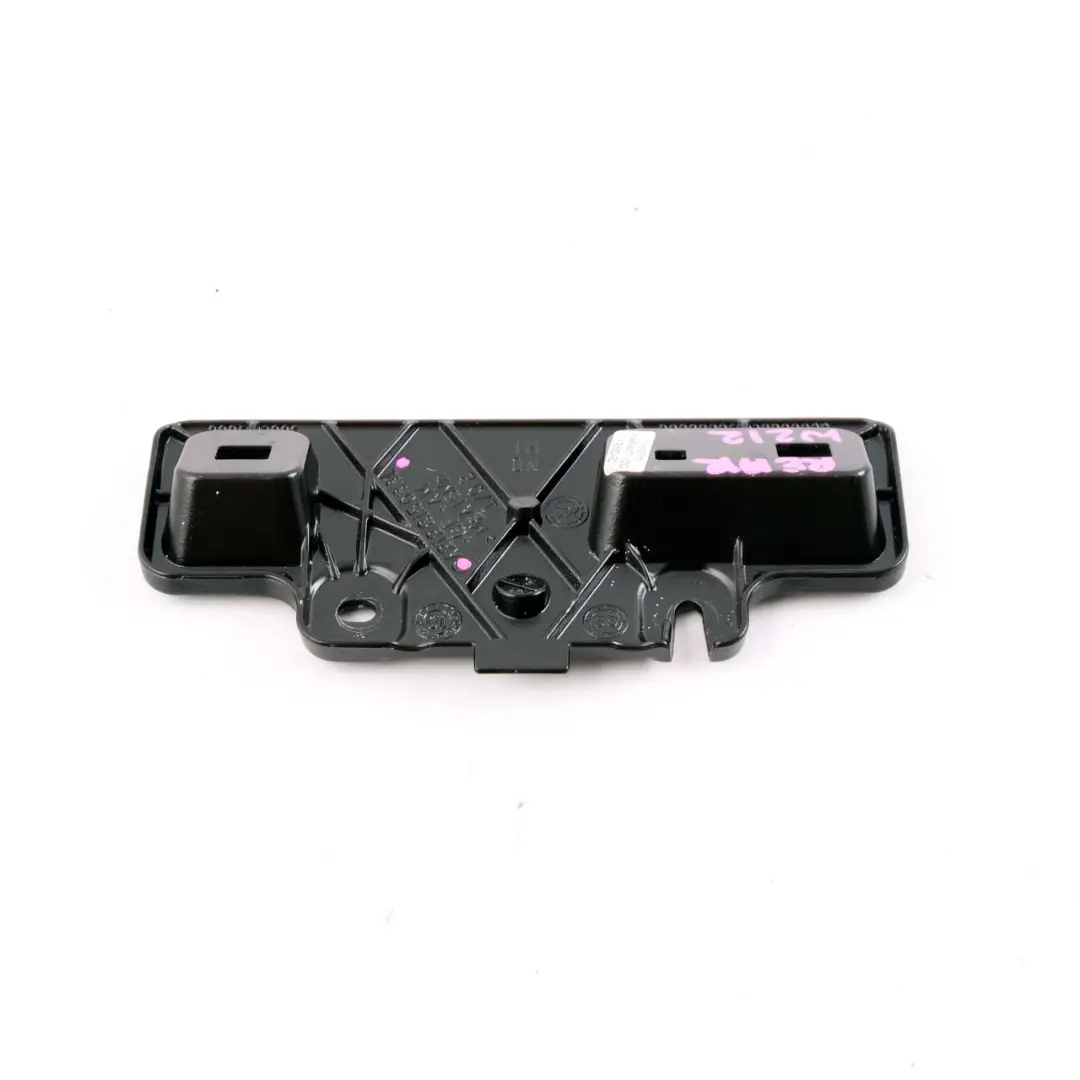 Uchwyt wewnętrzny klamki tylnej do Mercedes W212 o numerze A2128150331 Mercedes W212 Uchwyt wewnętrzny klamki tylnej - SKU A2128150331 - Numer Części A2128150331