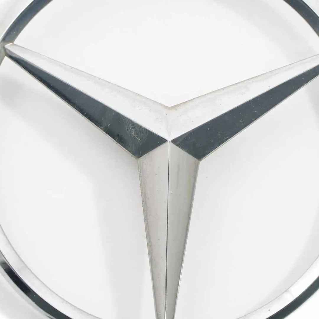 Emblemat Logo Znaczek Gwiazda Klapy Bagażnika do Mercedes W212 o numerze A2128170016 Mercedes W212 Emblemat Logo Znaczek Gwiazda Klapy Bagażnika - SKU A2128170016 - Numer Części A2128170016
