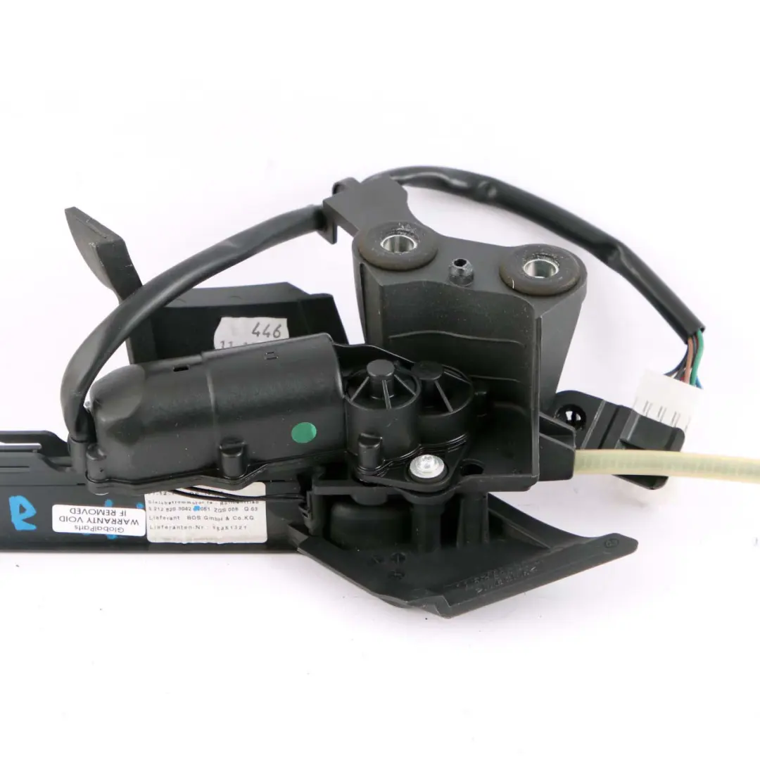 Mercedes W212 Kofferraumabdeckung rechts hinten Schiene Power Motor - SKU A2128203042-3 - Teilenummer A2128203042