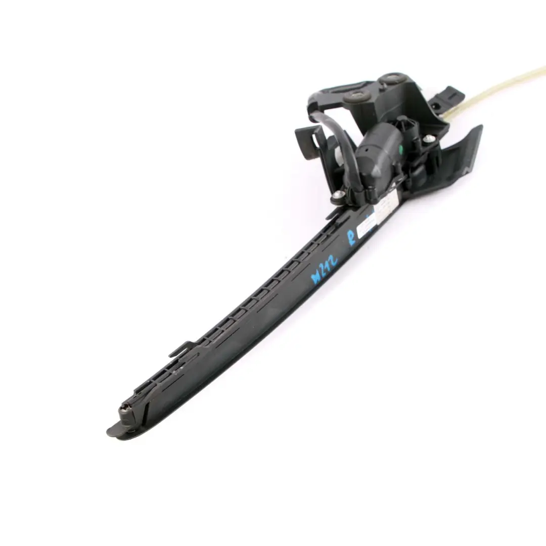 Kofferraumabdeckung links hinten Schiene Power Motor für Mercedes W212 mit Teilenummer A2128202942 Mercedes W212 Kofferraumabdeckung links hinten Schiene Power Motor - SKU A2128202942 - Teilenummer A2128202942