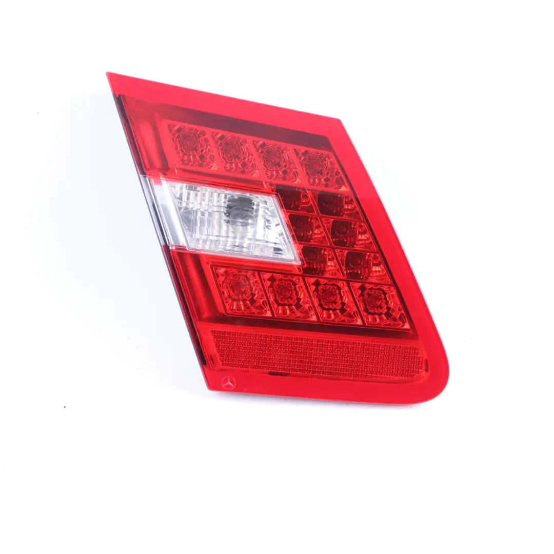 Lewa Lampa Lewy Tył Światło Klapy Bagażnika do Mercedes W212 Sedan o numerze A2128203164 Mercedes W212 Sedan Lewa Lampa Lewy Tył Światło Klapy Bagażnika - SKU A2128203164 - Numer Części A2128203164