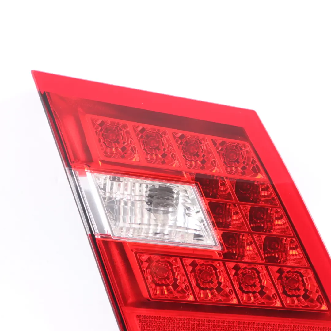 Lewa Lampa Lewy Tył Światło Klapy Bagażnika do Mercedes W212 Sedan o numerze A2128203164 Mercedes W212 Sedan Lewa Lampa Lewy Tył Światło Klapy Bagażnika - SKU A2128203164 - Numer Części A2128203164