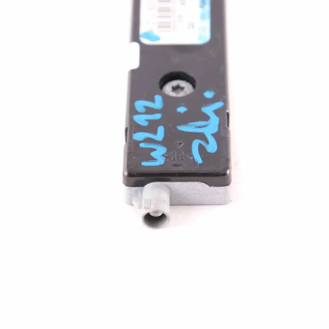 Antennenverstärker Mercedes W212 Antennenmodul hinten Dachrahmen rechts für mit Teilenummer A2128203589 Antennenverstärker Mercedes W212 Antennenmodul hinten Dachrahmen rechts - SKU A2128203589 - Teilenummer A2128203589