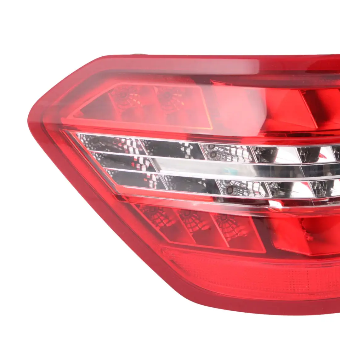 Feu arrière Mercedes S212 Touring gauche Tail Light Side Panel pour à propos du numéro de pièce A2128203964 Feu arrière Mercedes S212 Touring gauche Tail Light Side Panel - SKU A2128203964 - Numéro de pièce A2128203964