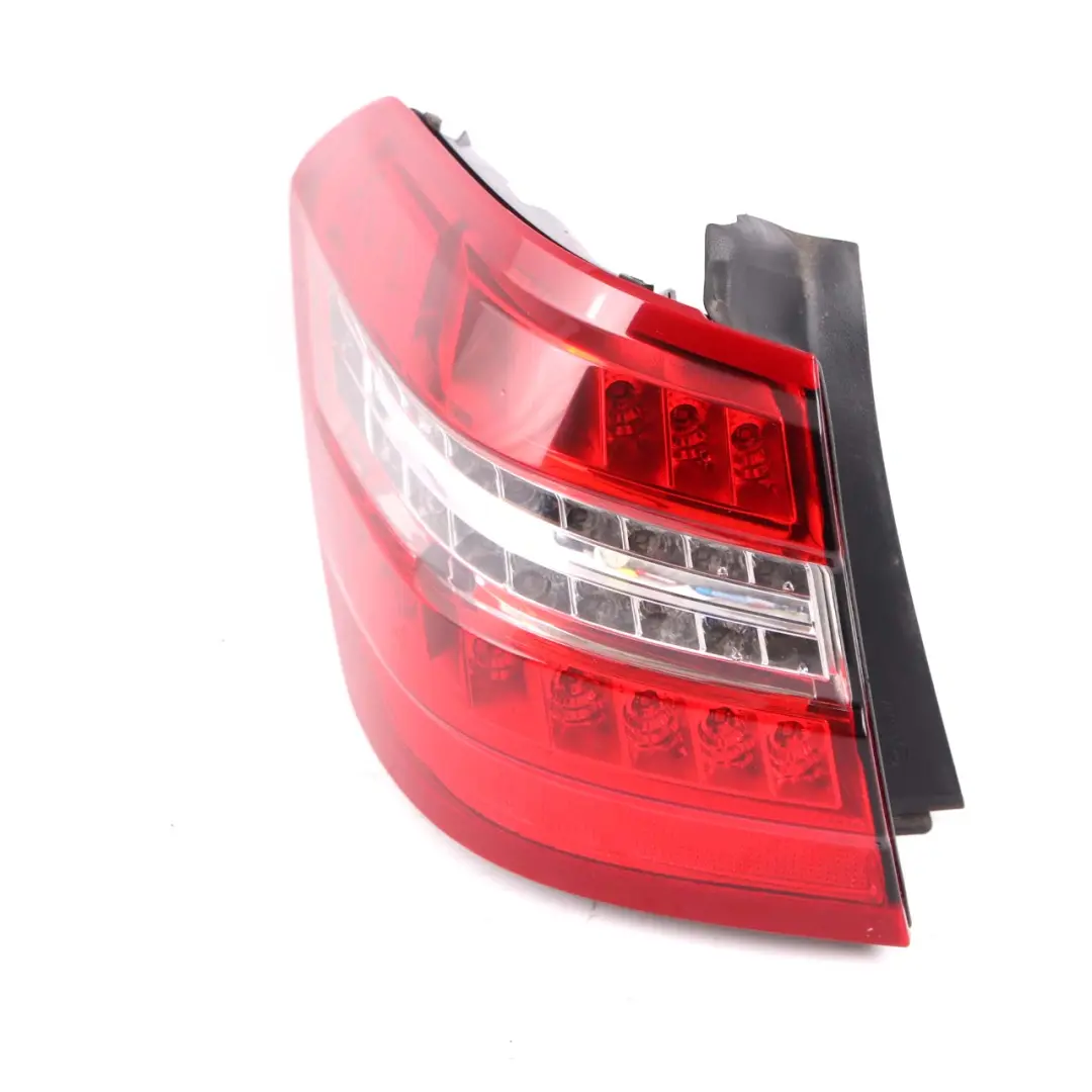 Fanale posteriore Mercedes S212 Touring Sinistro Fanale posteriore laterale per con numero di parte A2128203964 Fanale posteriore Mercedes S212 Touring Sinistro Fanale posteriore laterale - SKU A2128203964 - Numero di parte A2128203964