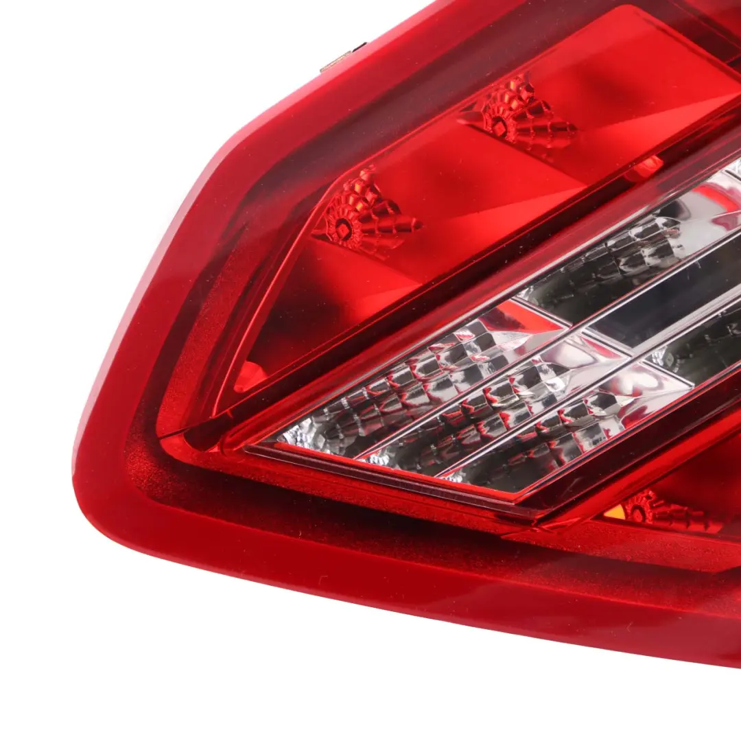 Lampa Tylna Lewa Panelu Bocznego do Mercedes S212 Touring o numerze A2128203964 Mercedes S212 Touring Lampa Tylna Lewa Panelu Bocznego - SKU A2128203964 - Numer Części A2128203964