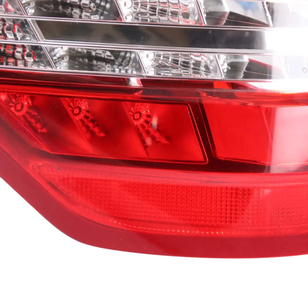 Feu arrière Mercedes S212 Touring gauche Tail Light Side Panel pour à propos du numéro de pièce A2128203964 Feu arrière Mercedes S212 Touring gauche Tail Light Side Panel - SKU A2128203964 - Numéro de pièce A2128203964