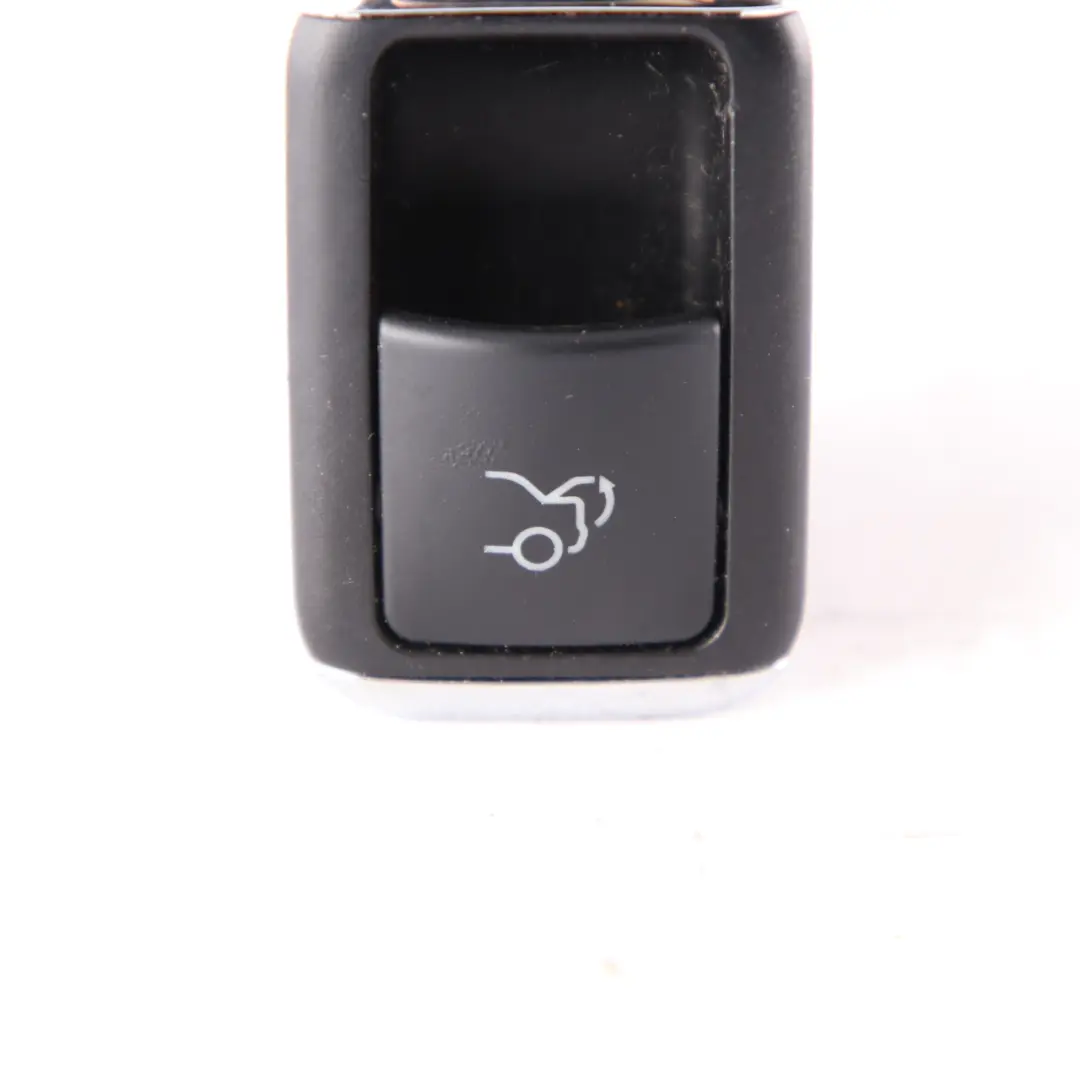 Pulsante di controllo del blocco del bagagliaio per Mercedes C207 W212 con numero di parte A2128204410 Mercedes C207 W212 Pulsante di controllo del blocco del bagagliaio - SKU A2128204410 - Numero di parte A2128204410