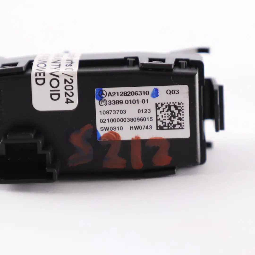 Kombiinstrument Schalter Aufhängung Steuergerät für Mercedes W212 mit Teilenummer A2128206310 Mercedes W212 Kombiinstrument Schalter Aufhängung Steuergerät - SKU A2128206310 - Teilenummer A2128206310