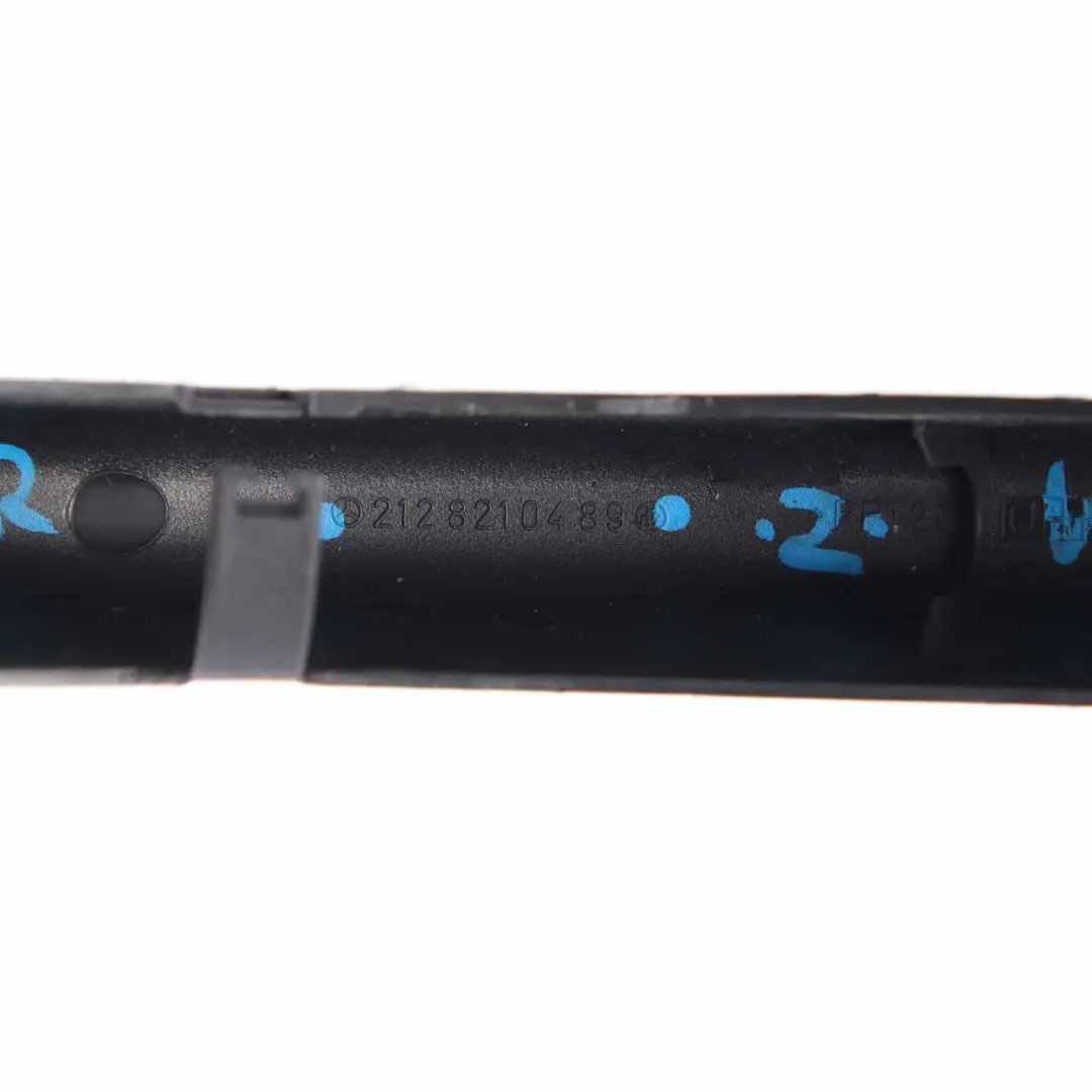 Mercedes W212 Kofferraumdeckel Rechts Scharnier Abdeckung Schwarz - SKU A2128210489 - Teilenummer A2128210489