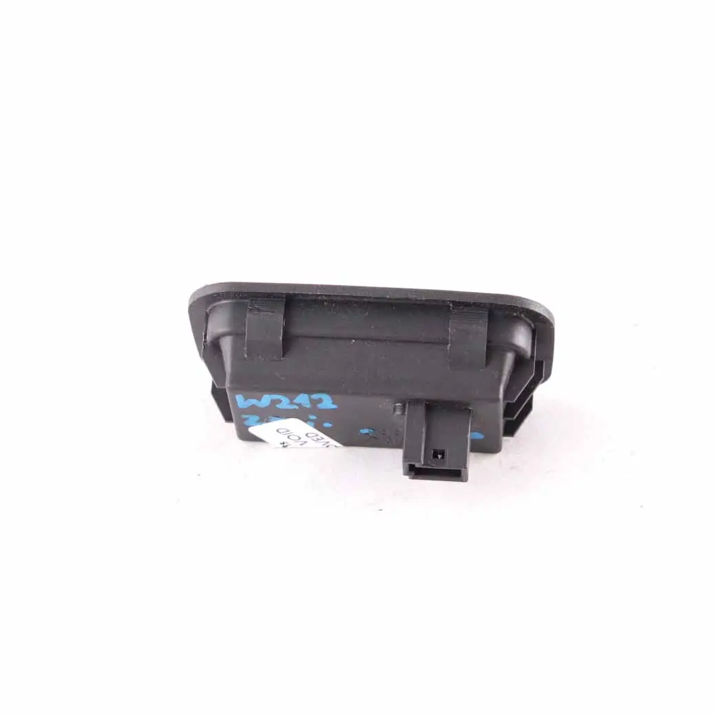 Interruptor Botón de Control Tailgate Trunk Lid para Mercedes W212 con número de pieza A2128210651 Mercedes W212 Interruptor Botón de Control Tailgate Trunk Lid - SKU A2128210651 - Número de pieza A2128210651
