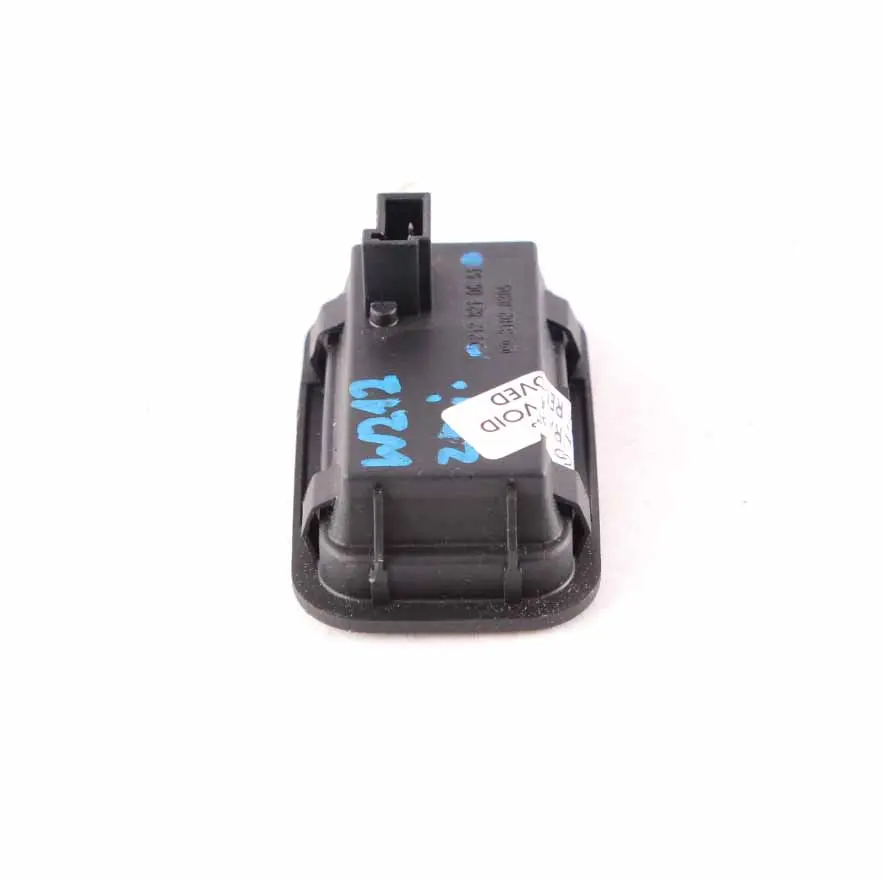Switch Control Button Tailgate Trunk Lid to Mercedes W212 with Part number A2128210651 Mercedes W212 Switch Control Button Tailgate Trunk Lid - SKU A2128210651 - Part number A2128210651
