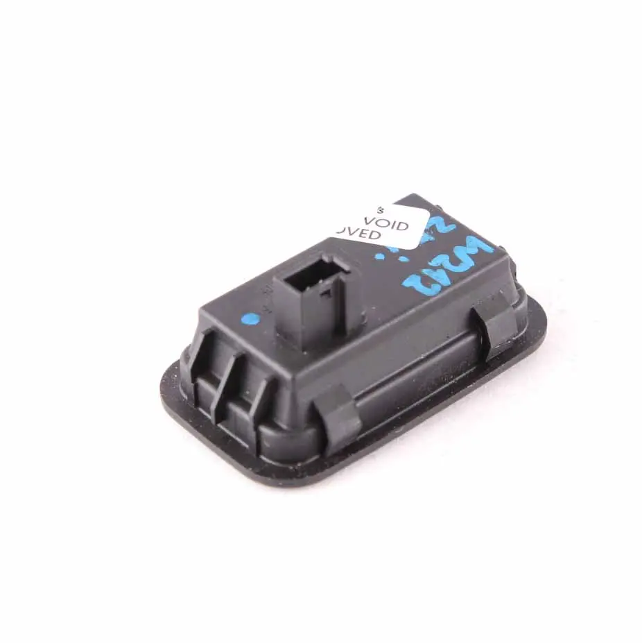 Mercedes W212 Bouton de commande l'interrupteur du hayon du coffre - SKU A2128210651 - Numéro de pièce A2128210651