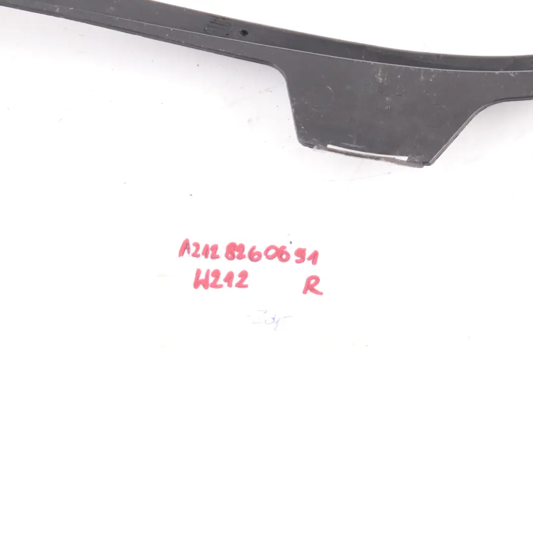  Guarnizione del faro Mercedes W212 anteriore destro Telaio tenuta della lampada - SKU A2128260691 - Numero di parte A2128260691