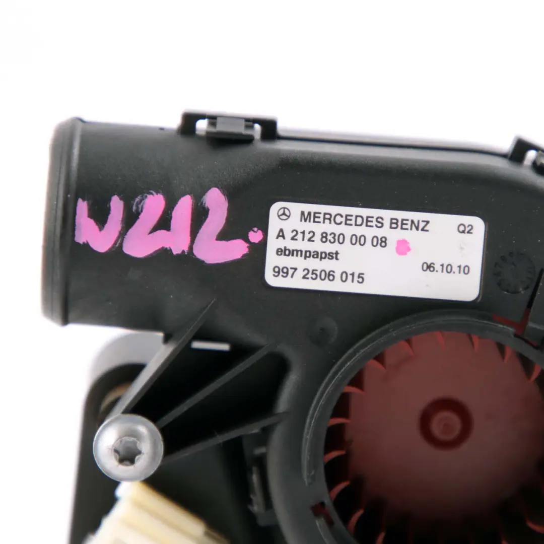 Lüftergebläse Comand Navi CD Steuergerät Modul Kühler für Mercedes W212 mit Teilenummer A2128300008 Mercedes W212 Lüftergebläse Comand Navi CD Steuergerät Modul Kühler - SKU A2128300008 - Teilenummer A2128300008