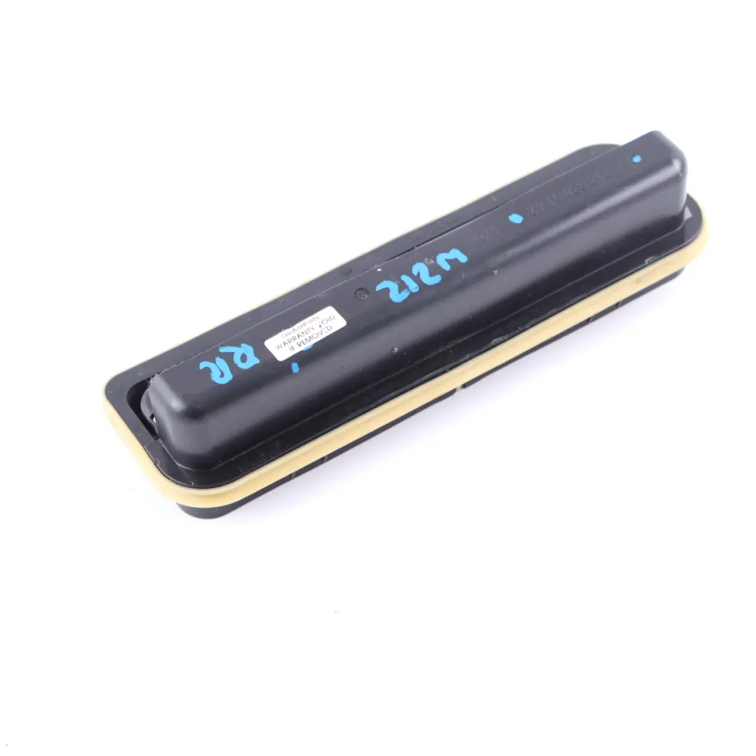 Odpowietrznik Tylny Kratka Wentylacyjna Nawiewu do Mercedes S212 o numerze A2128300142 Mercedes S212 Odpowietrznik Tylny Kratka Wentylacyjna Nawiewu - SKU A2128300142 - Numer Części A2128300142