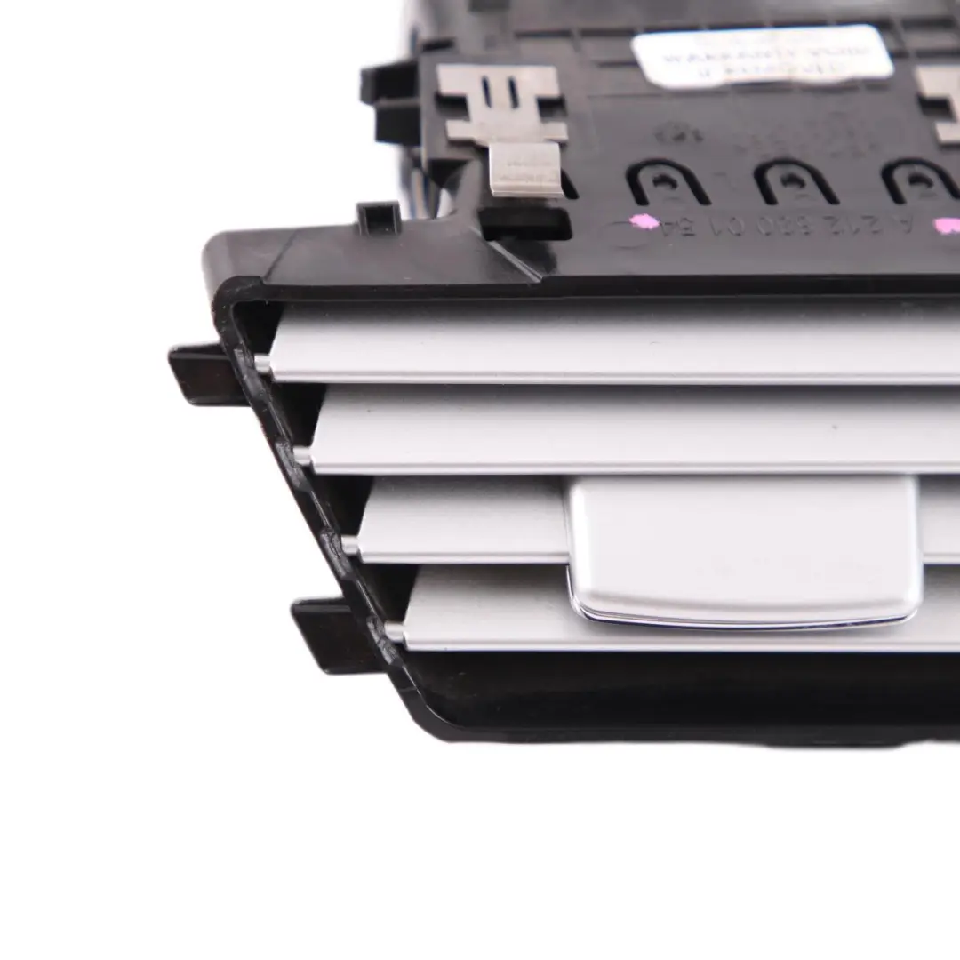 Kratka Nawiewu Wentylacyjna Lewa do Mercedes W212 o numerze A2128300154 Mercedes W212 Kratka Nawiewu Wentylacyjna Lewa - SKU A2128300154 - Numer Części A2128300154