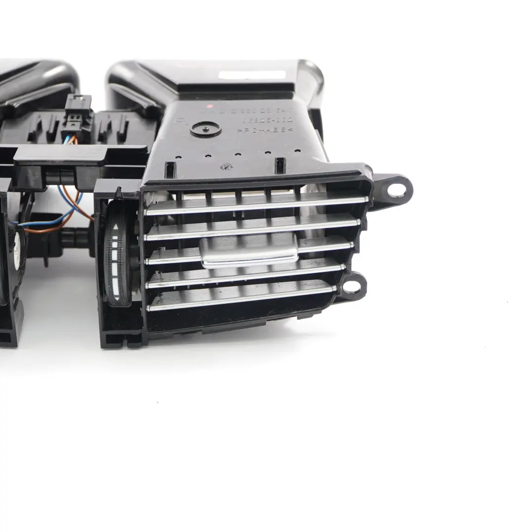 Kratka Wlot Nawiew Powietrza do Mercedes W212 o numerze A2128302854 Mercedes W212 Kratka Wlot Nawiew Powietrza - SKU A2128302854 - Numer Części A2128302854