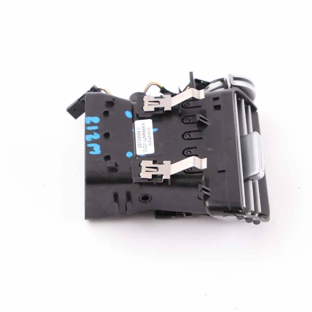 Bocchetta d'aria Mercedes W212 Griglia del pannello sinistro per con numero di parte A2128303354 Bocchetta d'aria Mercedes W212 Griglia del pannello sinistro - SKU A2128303354 - Numero di parte A2128303354