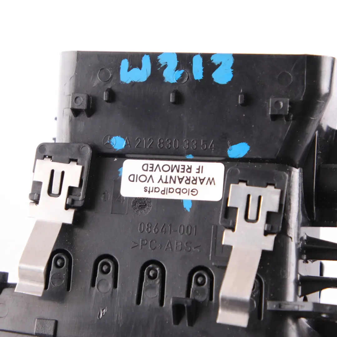 Bocchetta d'aria Mercedes W212 Griglia del pannello sinistro per con numero di parte A2128303354 Bocchetta d'aria Mercedes W212 Griglia del pannello sinistro - SKU A2128303354 - Numero di parte A2128303354