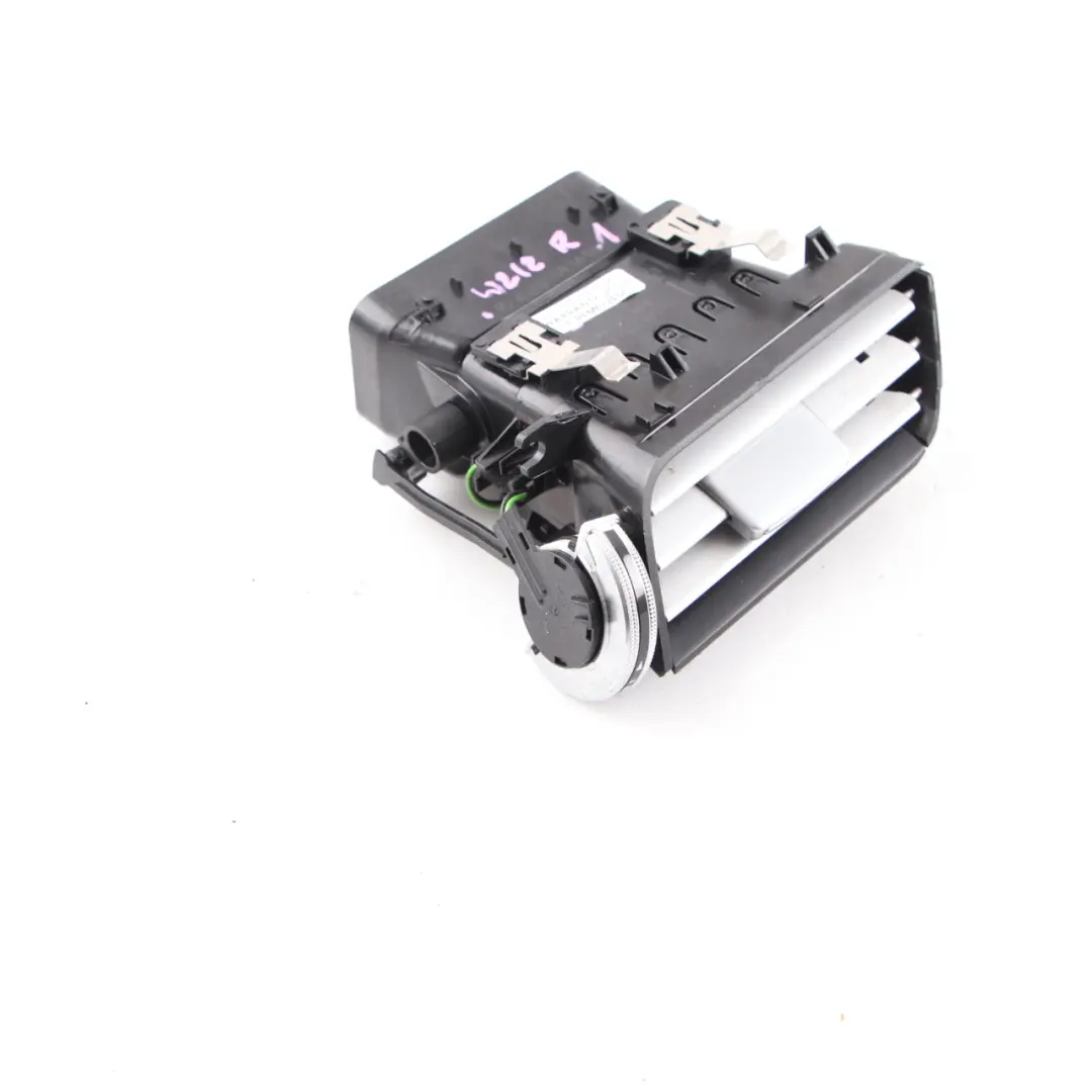 Mercedes W212 Salpicadero Rejilla Ventilación Derecha Trim Boquilla - SKU A2128303454-1 - Número de pieza A2128303454