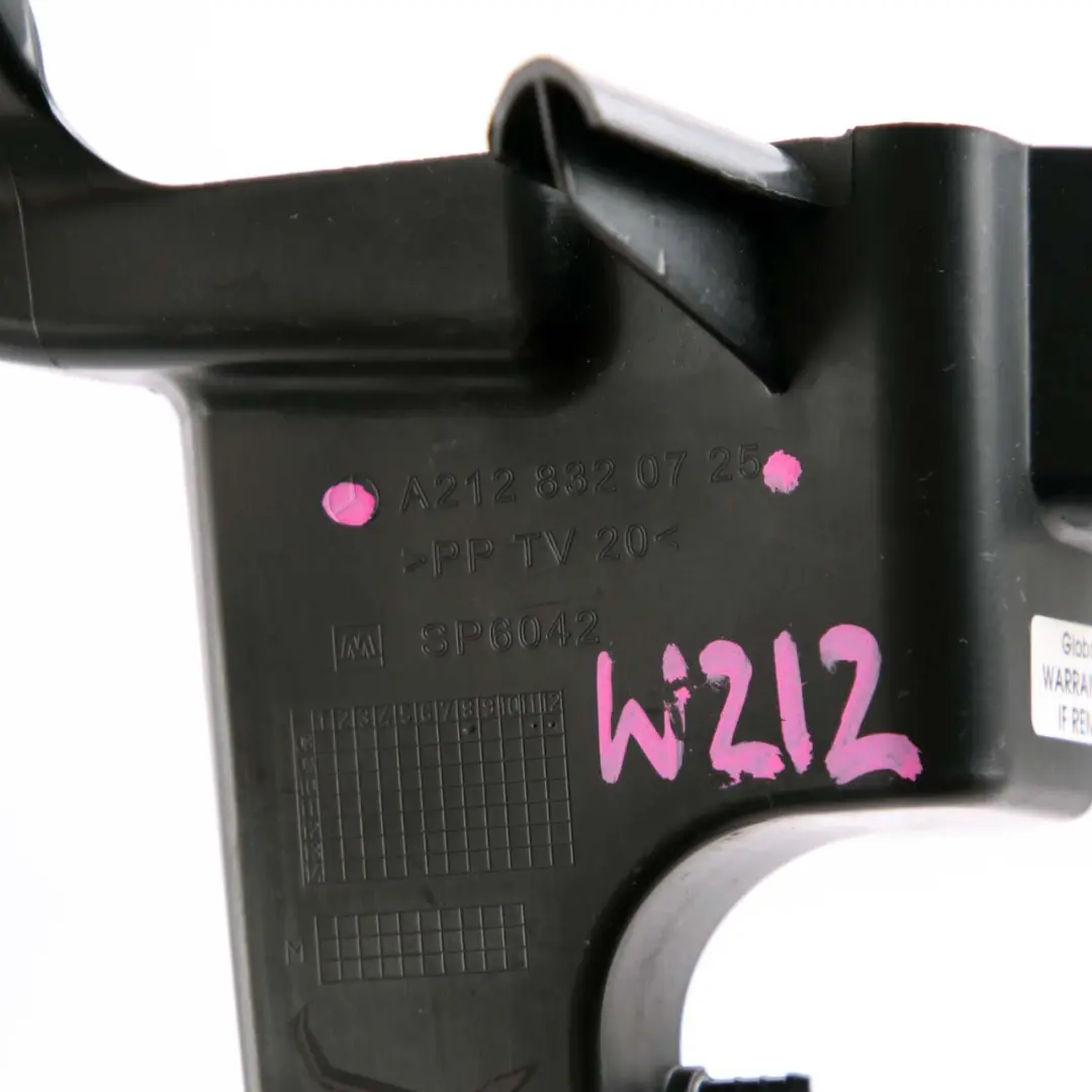 Odpływ Wody Przedni Kanał Podszybia do Mercedes W212 o numerze A2128320725 Mercedes W212 Odpływ Wody Przedni Kanał Podszybia - SKU A2128320725 - Numer Części A2128320725