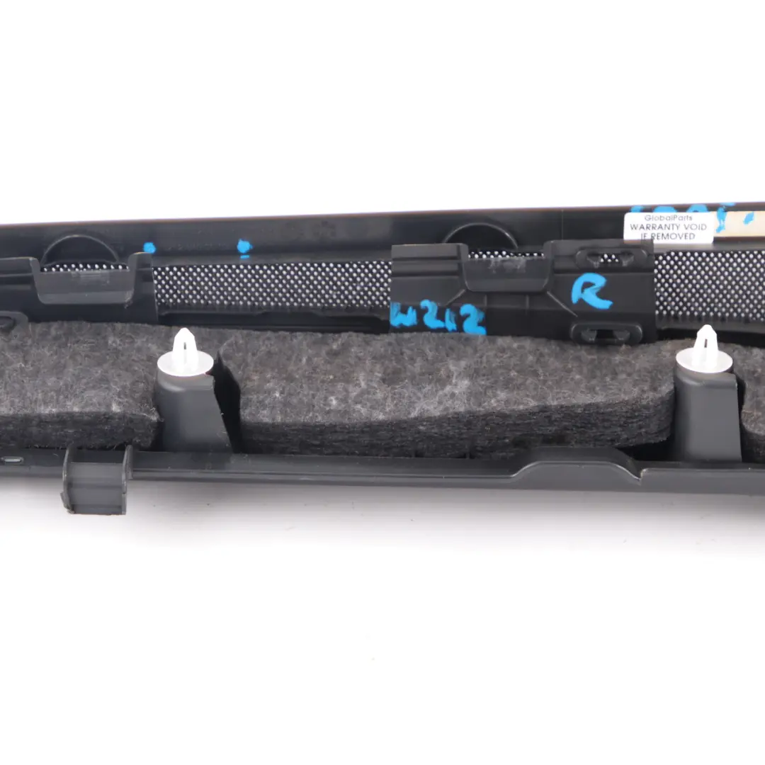 Embellecedor Maletero Cubremaletero Trasero Derecho Negro para Mercedes S212 W212 con número de pieza A2128490603 Mercedes S212 W212 Embellecedor Maletero Cubremaletero Trasero Derecho Negro - SKU A2128490603 - Número de pieza A2128490603