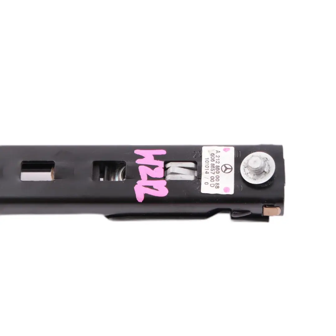  Regolatore Cintura Mercedes W212 Regolazione Altezza Sinistra Destra - SKU A2128600088 - Numero di parte A2128600088