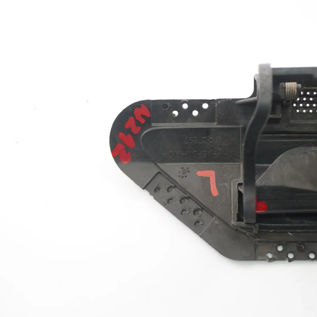 Paraurti anteriore Coperchio lavafari sinistro Nero per Mercedes W212 con numero di parte A2128600108 Mercedes W212 Paraurti anteriore Coperchio lavafari sinistro Nero - SKU A2128600108 - Numero di parte A2128600108