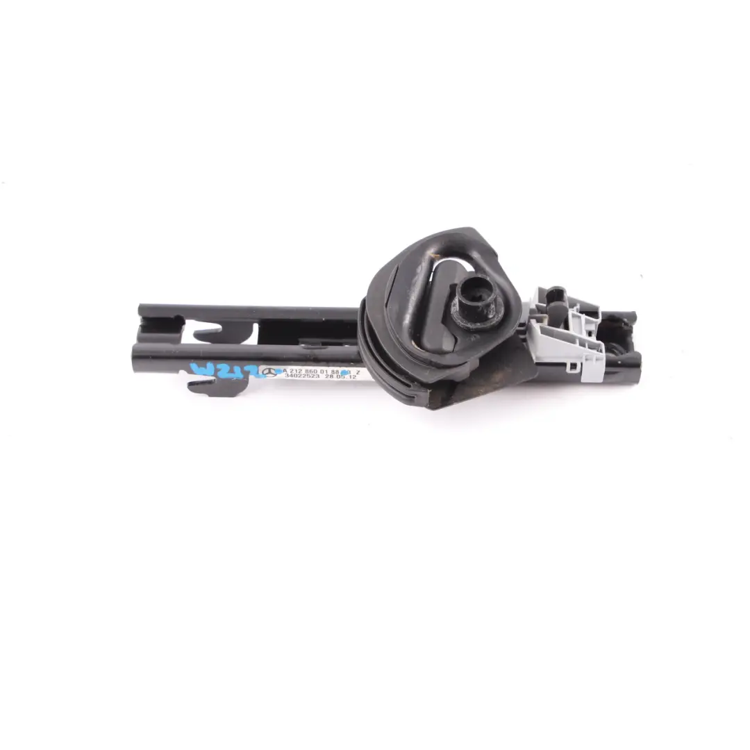 Ceinture de sécurité réglable en hauteur arrière gauche droite pour Mercedes S212 à propos du numéro de pièce A2128600188 Mercedes S212 Ceinture de sécurité réglable en hauteur arrière gauche droite - SKU A2128600188 - Numéro de pièce A2128600188