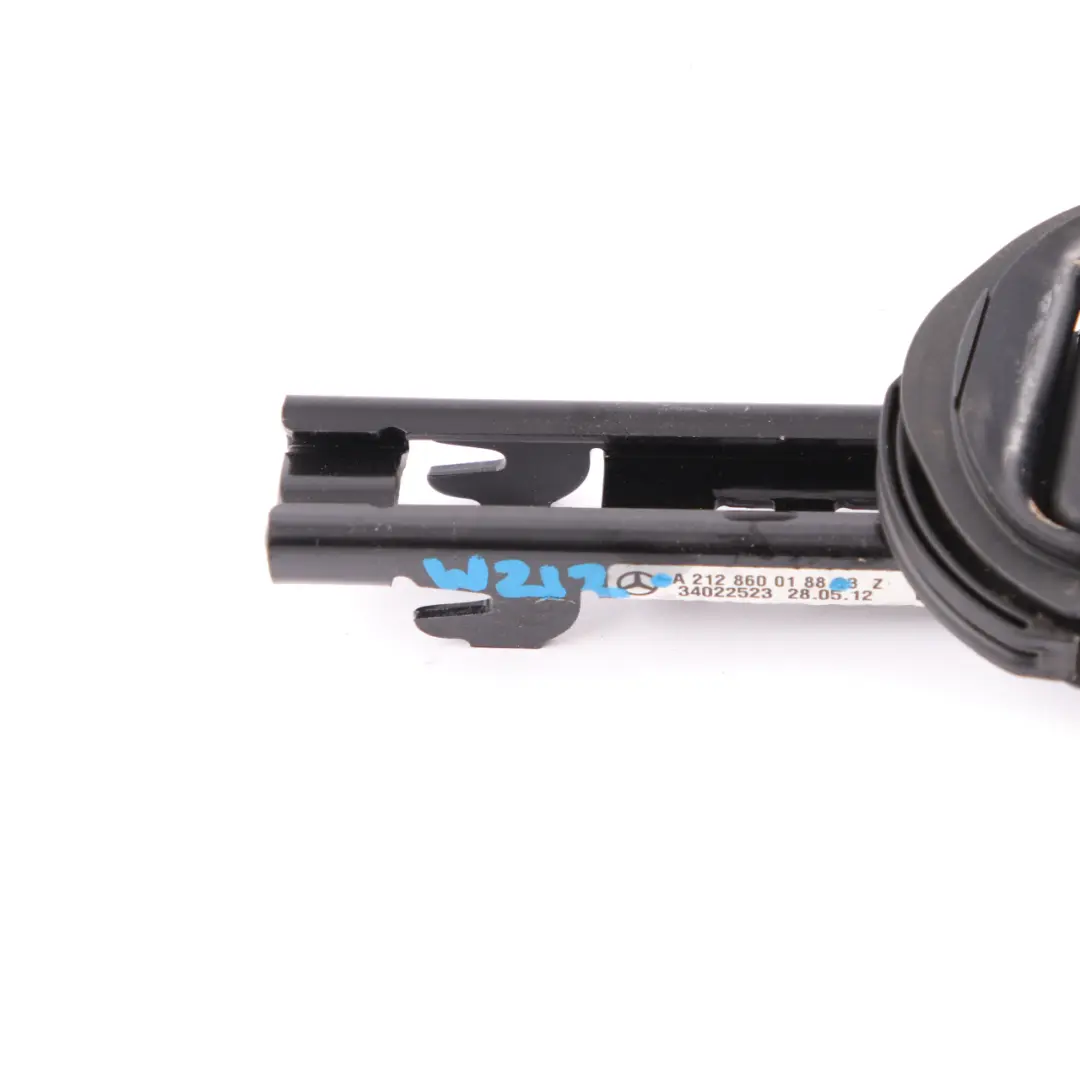 Regolazione altezza cintura sicurezza posteriore sinistra destra per Mercedes S212 con numero di parte A2128600188 Mercedes S212 Regolazione altezza cintura sicurezza posteriore sinistra destra - SKU A2128600188 - Numero di parte A2128600188