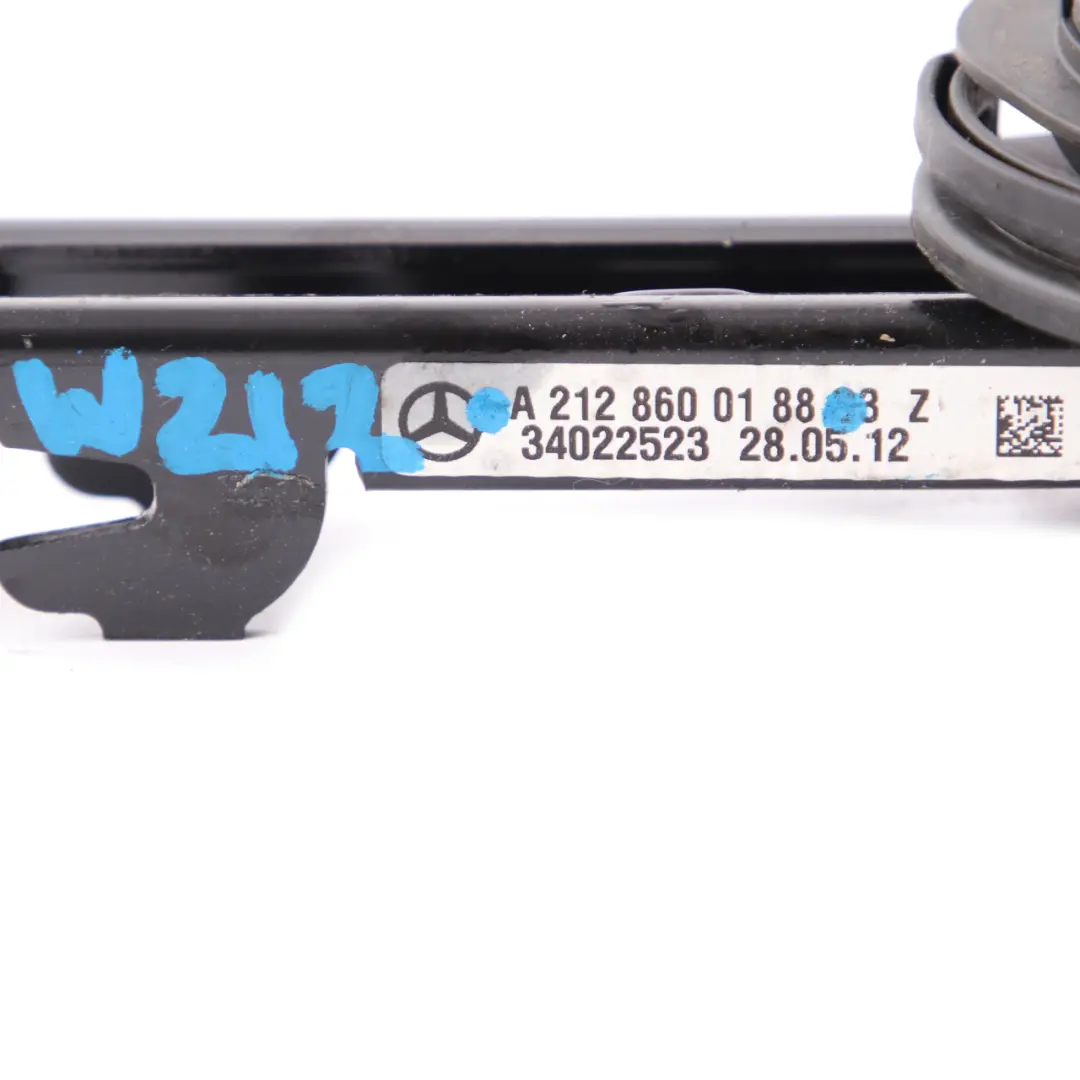 Ajuste de altura del cinturón seguridad trasero izquierdo derecho para Mercedes S212 con número de pieza A2128600188 Mercedes S212 Ajuste de altura del cinturón seguridad trasero izquierdo derecho - SKU A2128600188 - Número de pieza A2128600188