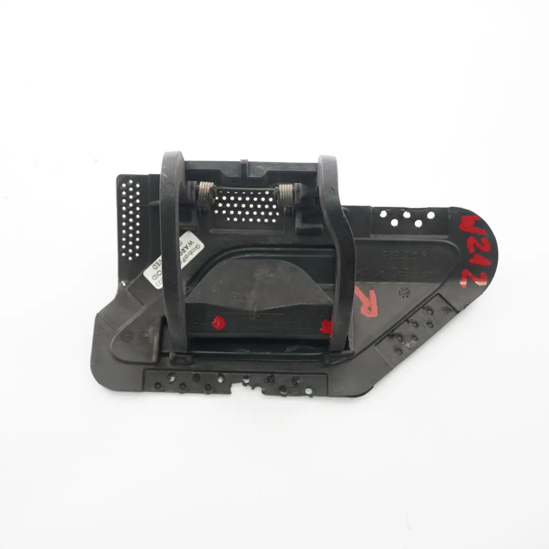 Parachoques Delantero Tapa Lavafaros Derecha Negro para Mercedes W212 con número de pieza A2128600208 Mercedes W212 Parachoques Delantero Tapa Lavafaros Derecha Negro - SKU A2128600208 - Número de pieza A2128600208