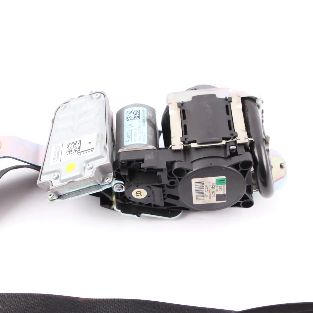 Cintura superiore anteriore destra nera per Mercedes W212 con numero di parte A2128606685 Mercedes W212 Cintura superiore anteriore destra nera - SKU A2128606685 - Numero di parte A2128606685