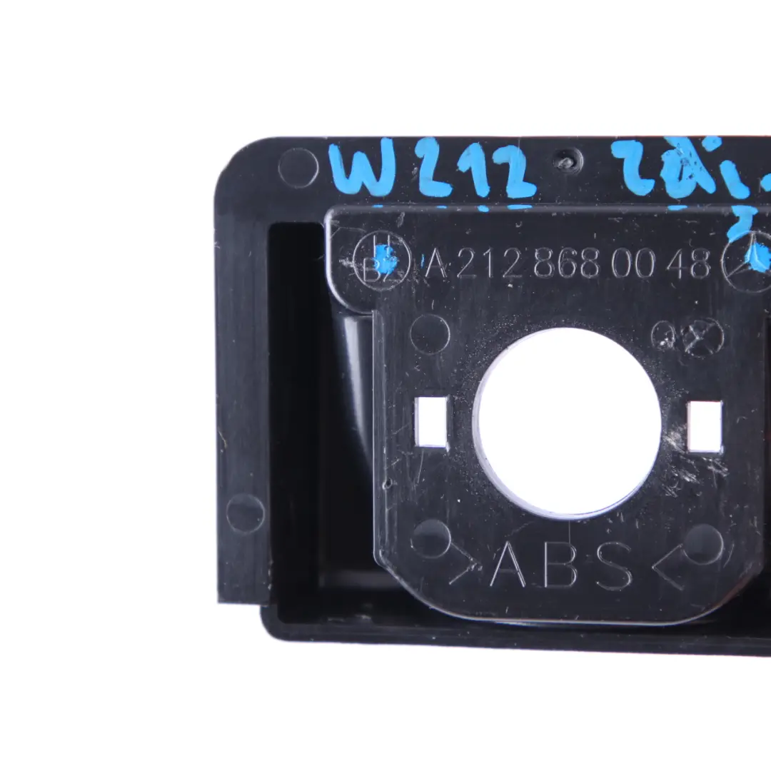 Uchwyt Mocowanie Wspornik Haka Bagażnika Tył do Mercedes W212 o numerze A2128680048 Mercedes W212 Uchwyt Mocowanie Wspornik Haka Bagażnika Tył - SKU A2128680048 - Numer Części A2128680048