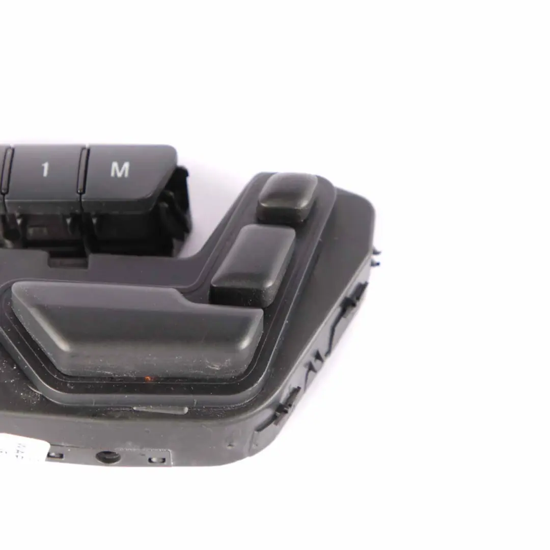 Mercedes W204 W212 W218 Interruptor Asiento Delantero Derecho - SKU A2128700558 - Número de pieza A2128700558