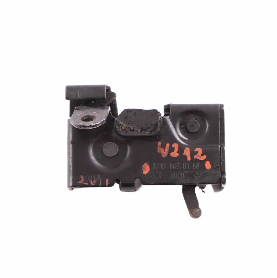 Bloccaggio Cofano Mercedes W212 Cofano Motore Gancio Sicurezza per con numero di parte A2128800160 Bloccaggio Cofano Mercedes W212 Cofano Motore Gancio Sicurezza - SKU A2128800160 - Numero di parte A2128800160