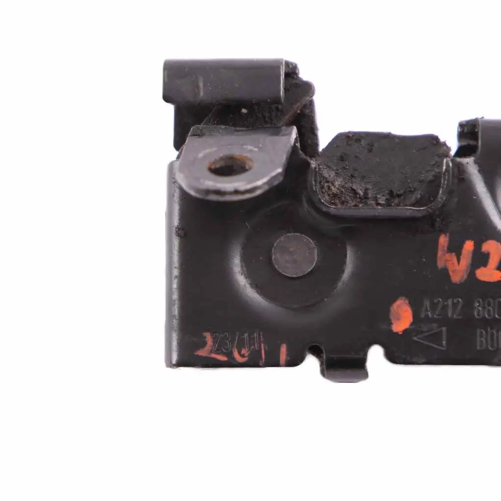 Bloccaggio Cofano Mercedes W212 Cofano Motore Gancio Sicurezza per con numero di parte A2128800160 Bloccaggio Cofano Mercedes W212 Cofano Motore Gancio Sicurezza - SKU A2128800160 - Numero di parte A2128800160