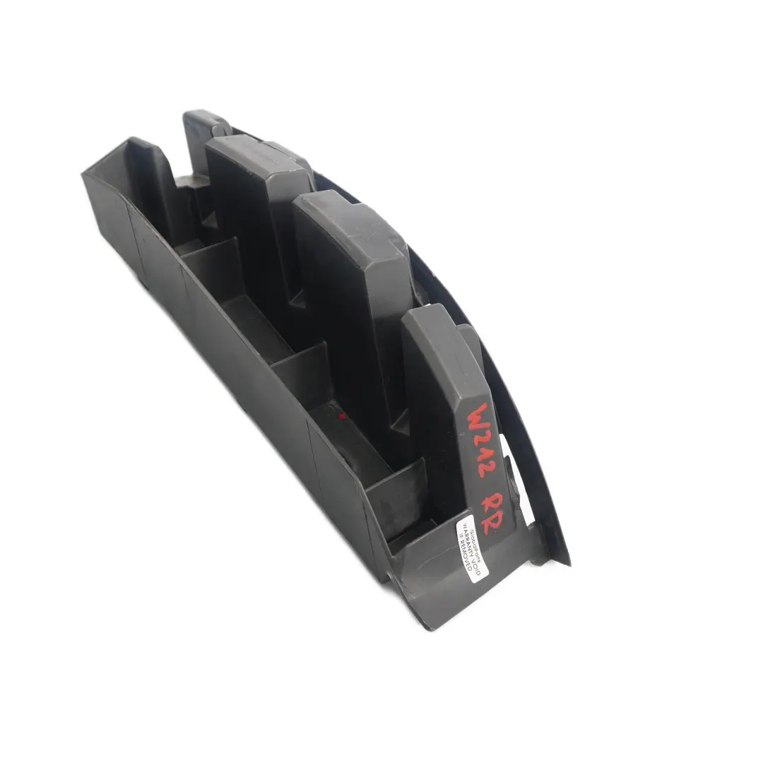 Parachoques Trasero Soporte Guia Soporte Derecho A2128851065 para Mercedes W212 con número de pieza A2128800203 Mercedes W212 Parachoques Trasero Soporte Guia Soporte Derecho A2128851065 - SKU A2128800203 - Número de pieza A2128800203