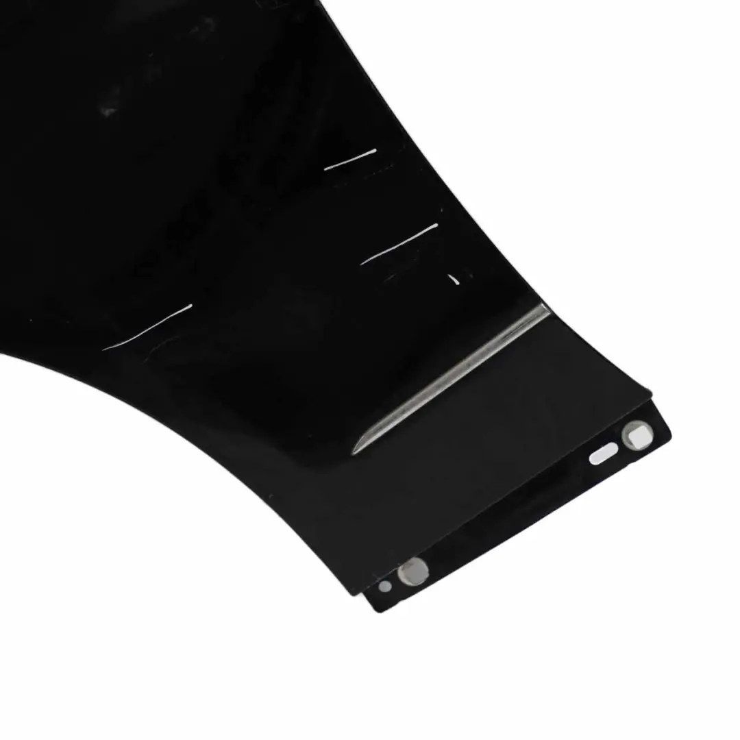 Guardabarros Lateral Izquierdo Negro Obsidiana - 197 para Mercedes W212 con número de pieza A2128801118 Mercedes W212 Guardabarros Lateral Izquierdo Negro Obsidiana - 197 - SKU A2128801118-OB - Número de pieza A2128801118