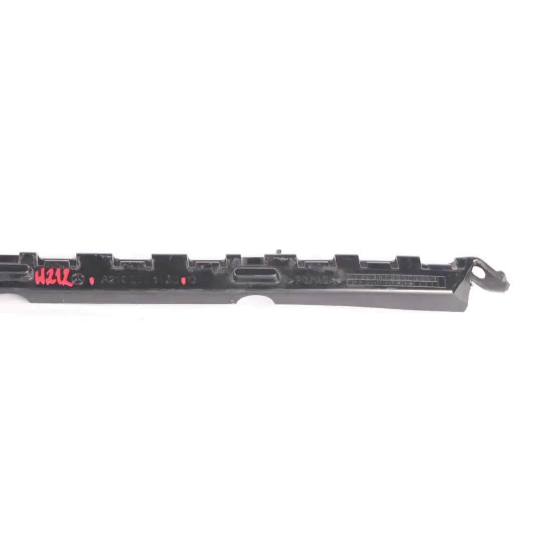 Mercedes W212 Stoßstangenhalterung Hinten Links Mount Rail Trim - SKU A2128801130 - Teilenummer A2128801130