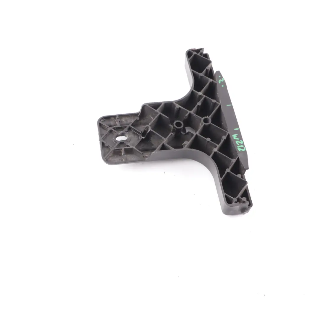 Kühlergrill Halterung Vorne Verkleidung für Mercedes W212 mit Teilenummer A2128850136 Mercedes W212 Kühlergrill Halterung Vorne Verkleidung - SKU A2128850136 - Teilenummer A2128850136