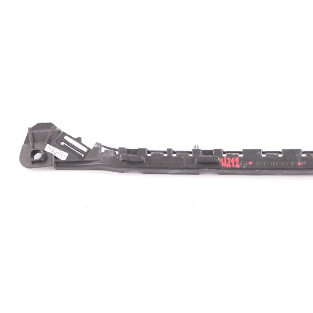 Mercedes W212 Support Montage Pare-Chocs Arrière Support Fixation - SKU A2128850142 - Numéro de pièce A2128850142